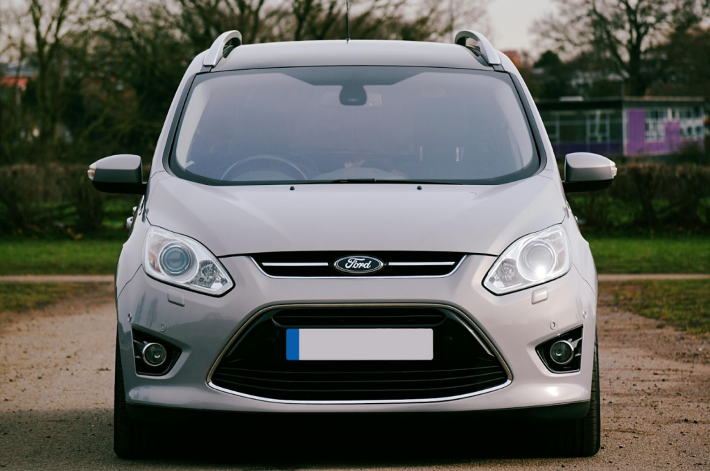 a ford car to show the minimum rental price in miami